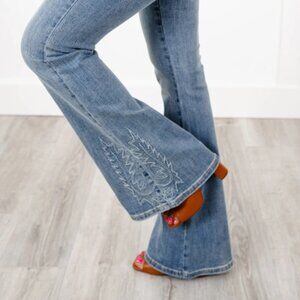 Judy Blue High Rise Medium Wash Western Detail Embroidered Flare Jeans 9/29